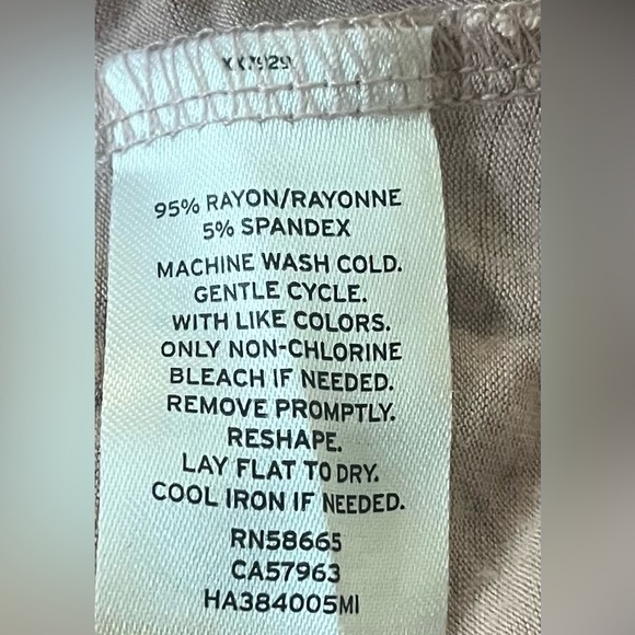 Halogen sleeveless tank top with keyhole at the back, size small - Picture 7 of 7